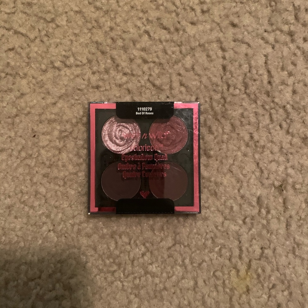 Eye shadow quad